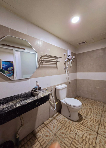 Bathroom 3, Grand Line Hotel, Semporna