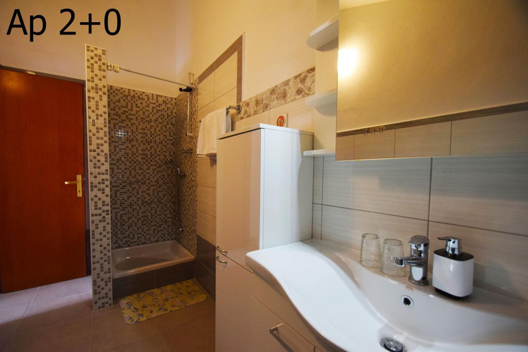 3, Apartments Mira, Starigrad