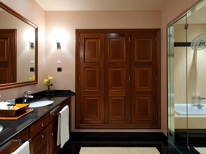 Bathroom 5, Elba Estepona Gran Hotel & Thalasso Spa, Málaga