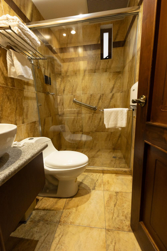 Bathroom 1, Hotel El Quijote, Cuenca