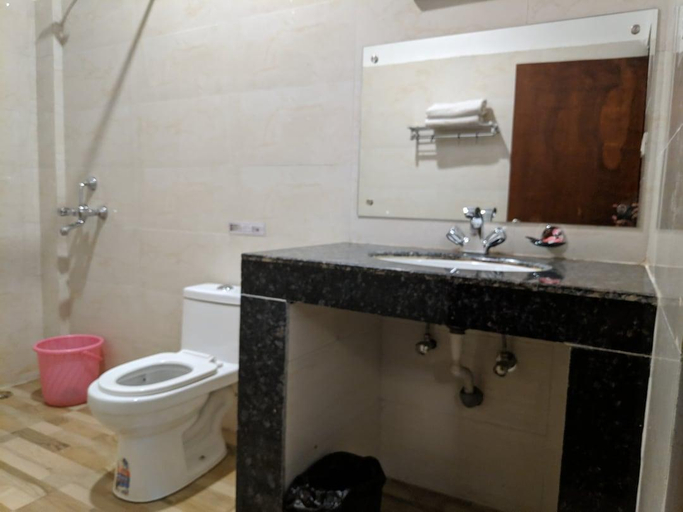 Bathroom, Hotel Silverpine - A Boutique Hotel in Thimpu, Chang