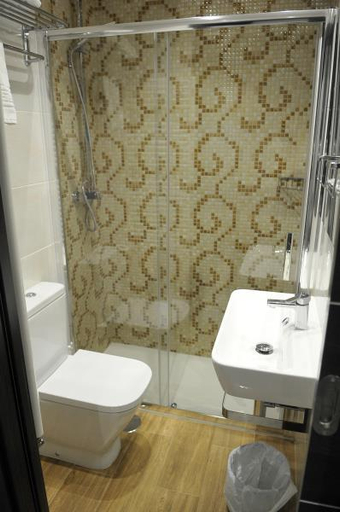 Bathroom 5, Hostal Barcelona, Salamanca