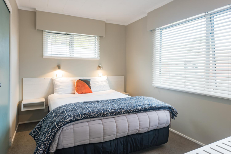 Bedroom 3, Averill Court Motel, Far North