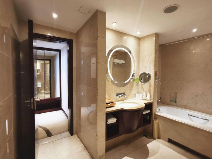 Bathroom 4, Howard Johnson Plaza Jindi, Datong