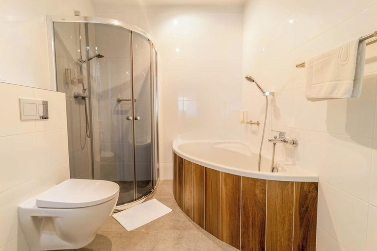 Bathroom 4, Hotel Krosno-Nafta, Krosno