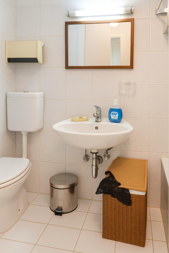 Bathroom 1, Mare - Mare B, West Greece