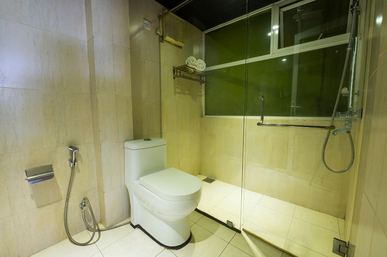 Bathroom 4, Thilhara Days Inn, Colombo