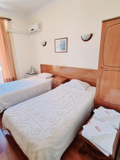 Bedroom 3, Bons Dias, Lisbon