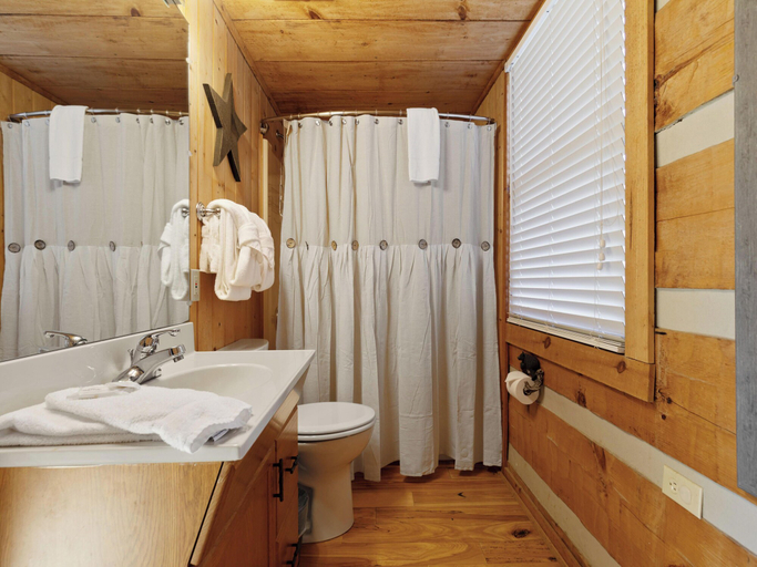 Bathroom, Little Bear Lookout by Jackson Mountain Rentals, Sevier
