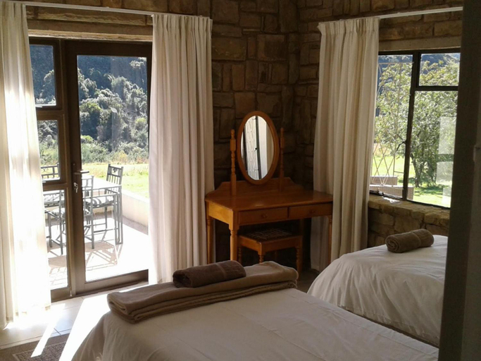 Bedroom 2, Ledges Retreat, Uthukela