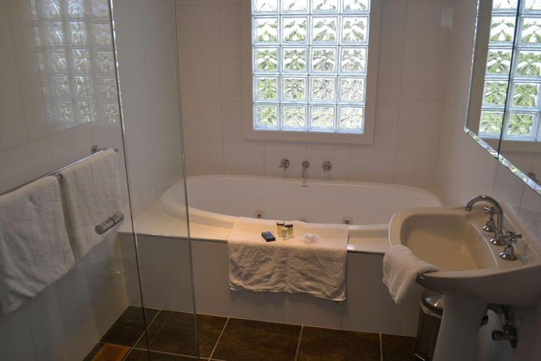 Bathroom, Ruby's Queenscliff, Queenscliffe