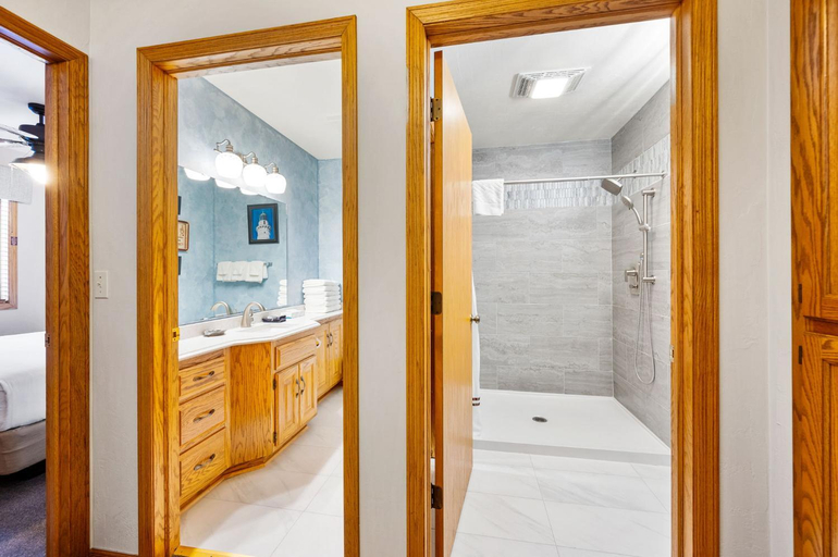 Bathroom 2, Evergreen Hill Condominiums, Door