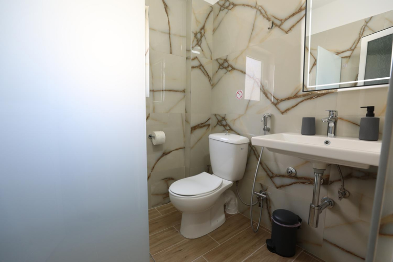 Bathroom 4, Aliko residence, Sarandës