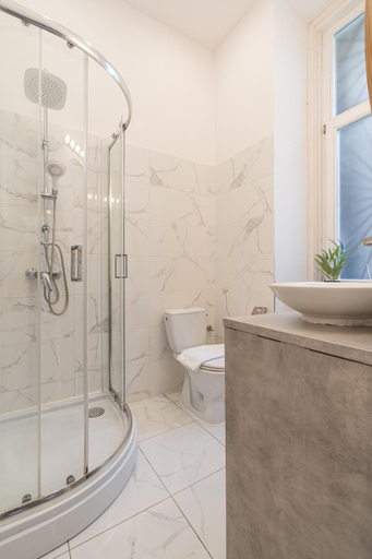 Bathroom 2, W33 - Prime Location - Comfortable Quality Apartments by BQA, Budapesti