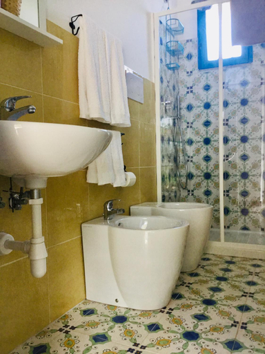 Bathroom 2, Villaggio Imbesi, Reggio Di Calabria