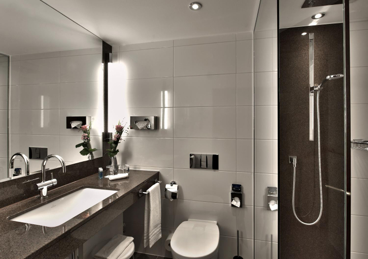 Bathroom 5, Maritim Hotel Köln, Köln