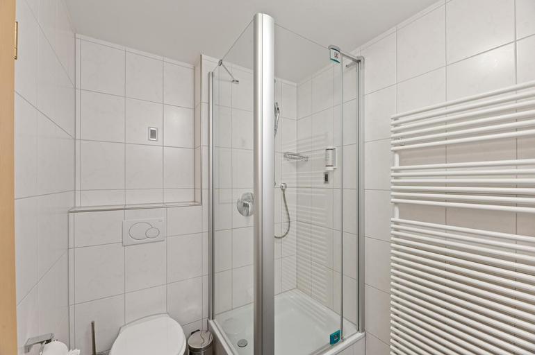Bathroom 2, Steiners Hotel Airport-Messe, Stuttgart
