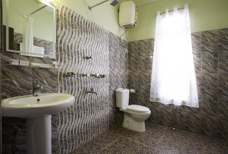 Bathroom 4, Golden Kuensel Resort and Spa, Darjiling