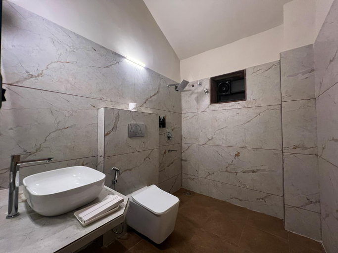 Bathroom 4, Yash Resort, Ahmadnagar