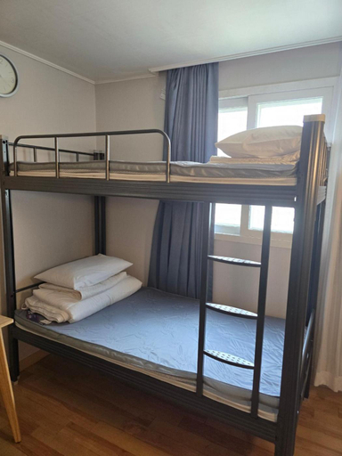 Bedroom 4, Apple Tree Pohang Hotel, Pohang