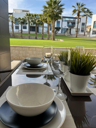 Food & Drinks 5, Groundfloor Oasis Beach VII Punta Prima, Alicante