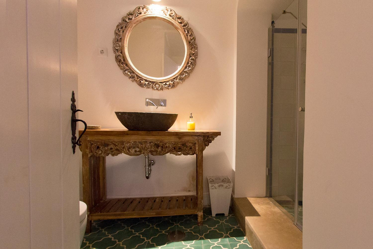 Bathroom 2, Villa Domingues, Lisbon