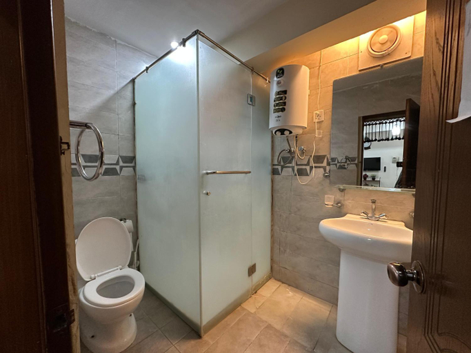 Bathroom 3, Sarah's Lodge, Rawalpindi