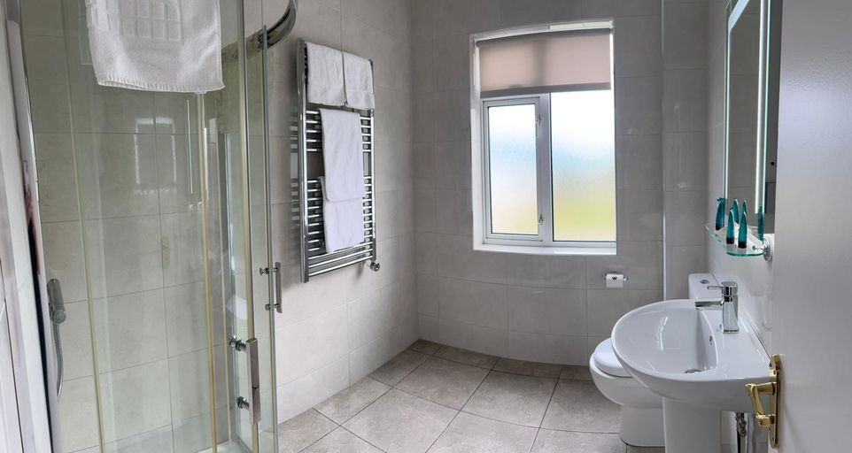 Bathroom, Grand Central Hotel