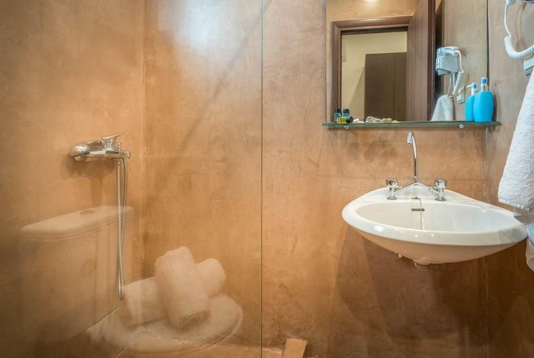 Bathroom 3, Memories Apartments, Ionian Islands