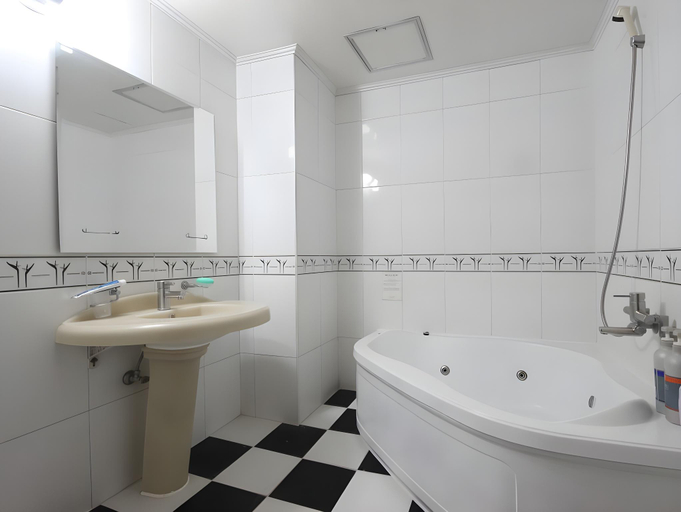 Bathroom 4, Utopia Hotel Gumi, Gumi
