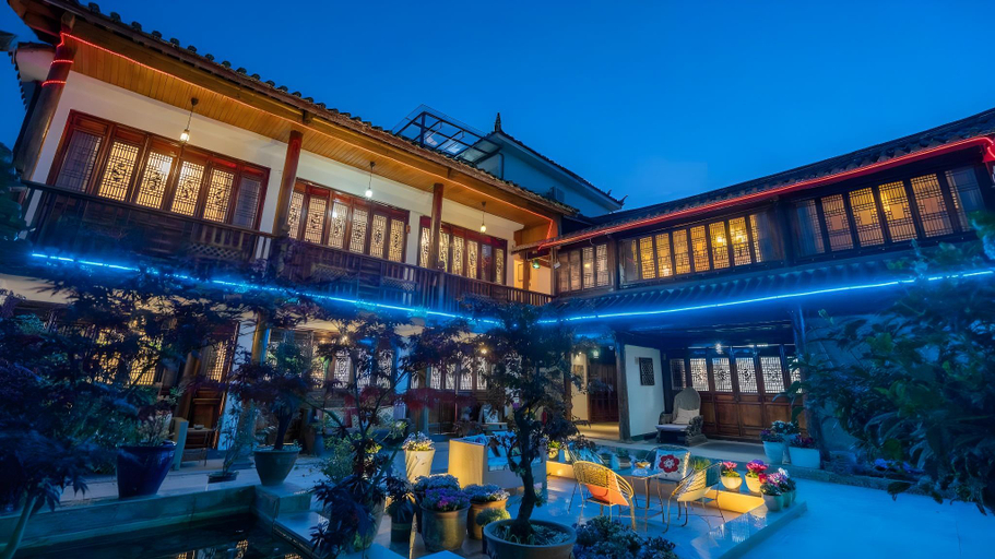 Exterior & Views