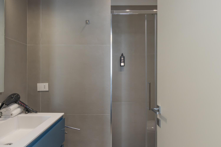 Bathroom 3, San Babila Duomo View with Shared Rooftop Terrace, Milano