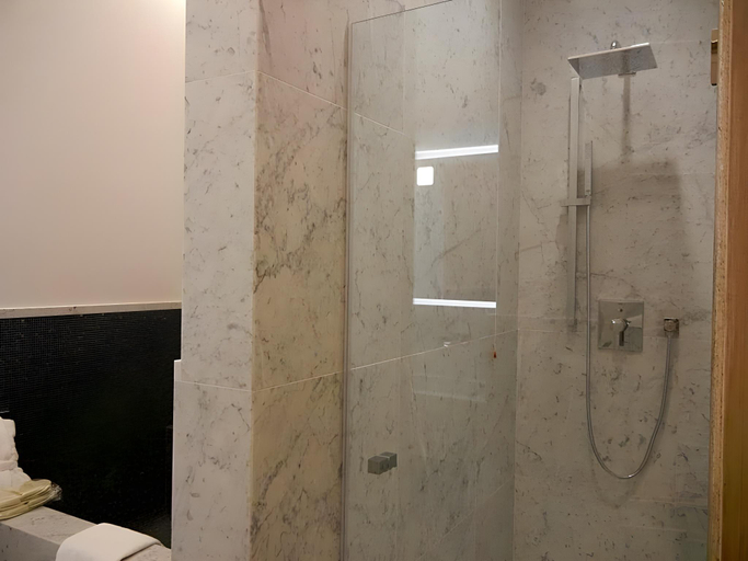 Bathroom 4, Hotel Delle Nazioni, Milano