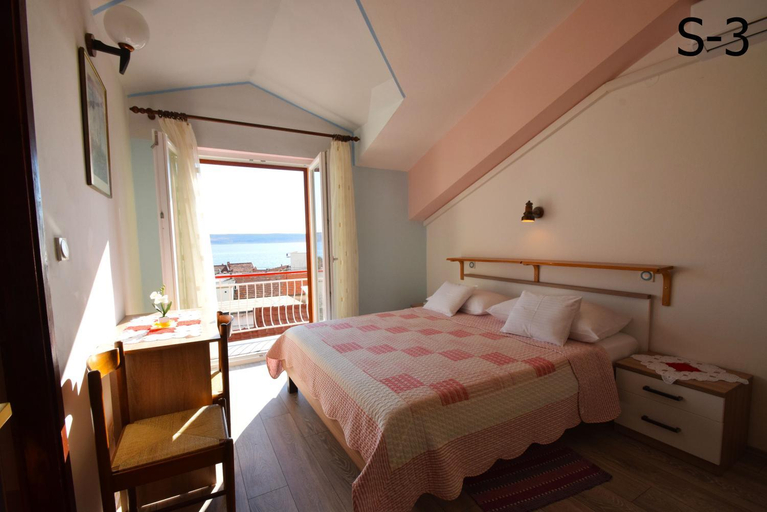 2, Apartments Mira, Starigrad