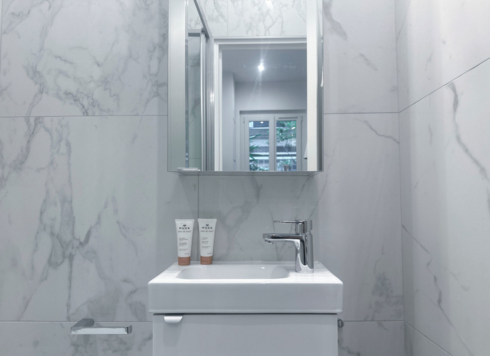 Bathroom 3, 1547 Cadet, Paris
