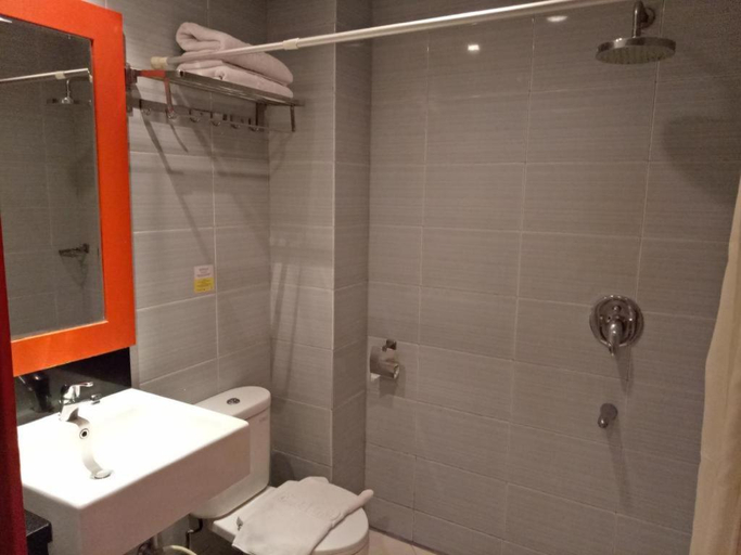 Bathroom 5, Jelita Bandara Hotel Airport, Banjarbaru