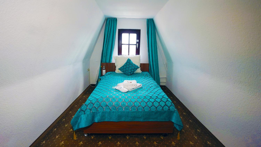 Bedroom 2, Hotel und Restaurant Lowenbrau Koln, Köln