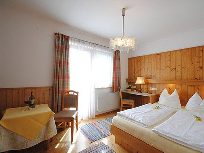 Bedroom 2, PEOPLE'S Hotel, Zell am See