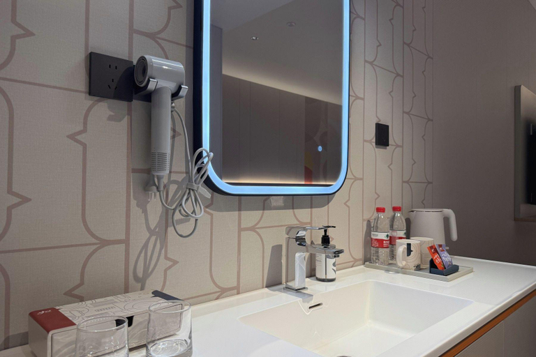 Bathroom 4, Home Inn Plus Shanghai Xujiahui, Shanghai