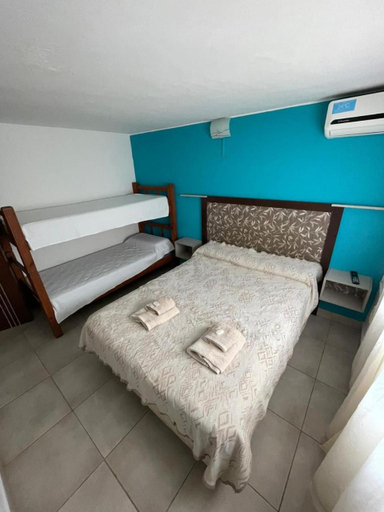 Bedroom 2, Habitaciones Dona Lina, Santa María