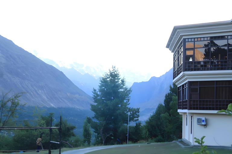 Exterior & Views