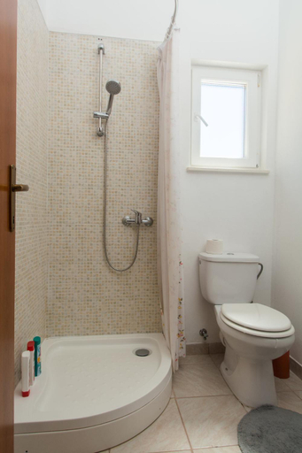 Bathroom 5, Poolside apartment house Nina, Trogir