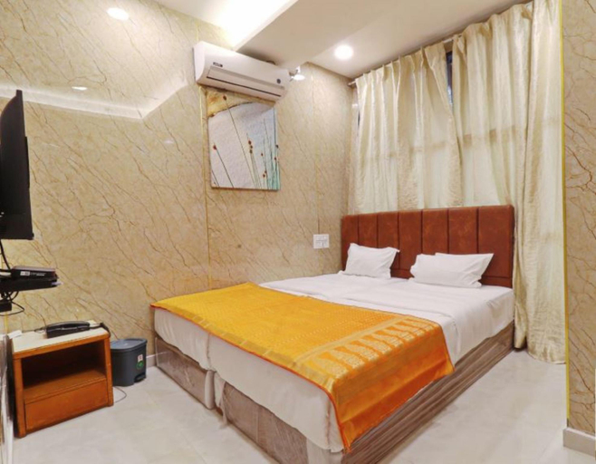 Others 2, Hotel Grace, Kolhapur