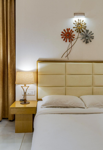 Bedroom 2, Hotel Sapphire Premium , Satara