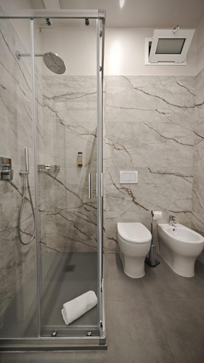 Bathroom 5, Giuliani Rooms, Ancona