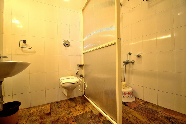 Bathroom 4, New Carnival, Dindigul