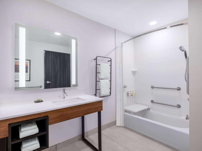 Bathroom 4, La Quinta by Wyndham Chelsea Birmingham, Shelby