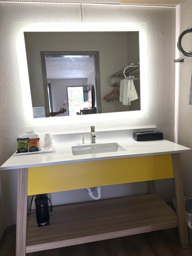 Bathroom 4, Days Inn by Wyndham Harriman, Roane