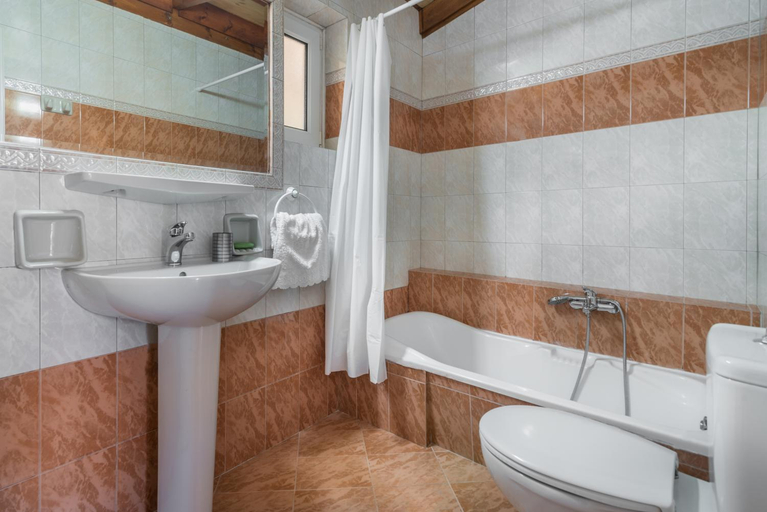 Bathroom 3, Luna Apartments, Ionian Islands
