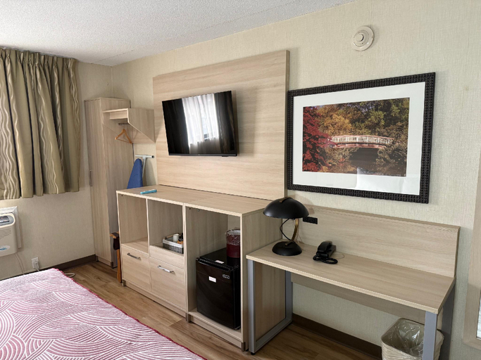 Bedroom 3, The Floral Park Motor Lodge, Nassau